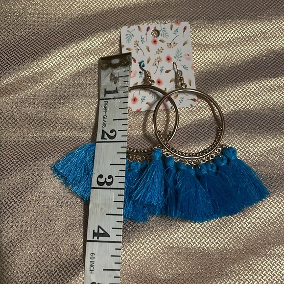 NWOT’s- Gold colored fish hook earrings w/teal fringes - Picture 5 of 6